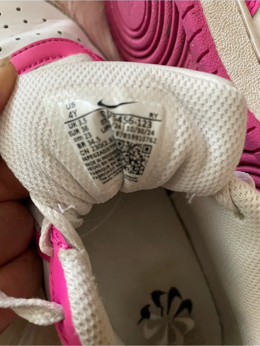 Nike Kids Low-Top Sneakers in White and Hot Pink